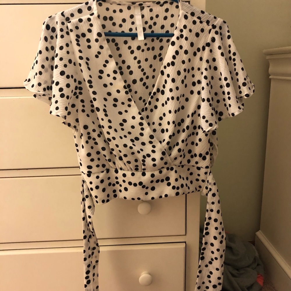 Polkadot croptop with ties